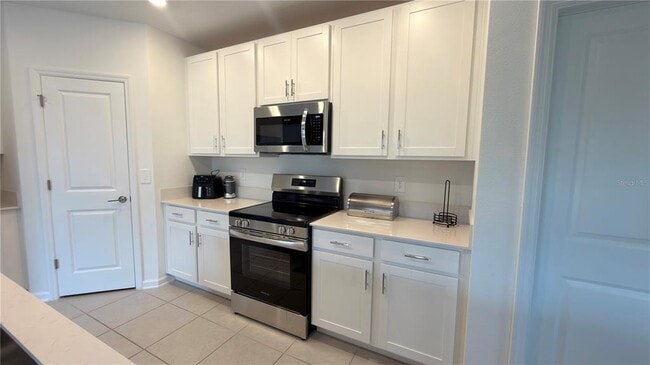 Building Photo - 2731 Armstrong Ave