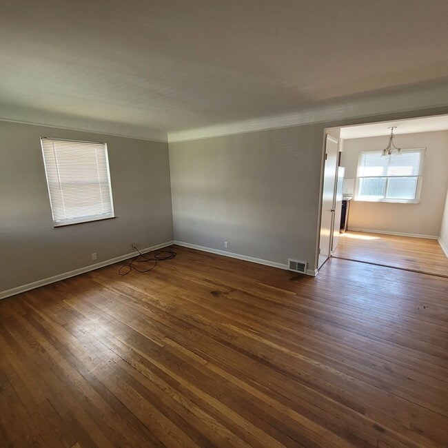 Building Photo - West Boulevard Area 3-Bed, 1-Bath Single-F...