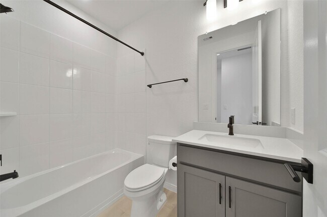 Building Photo - 42710 Loma Vista Ct