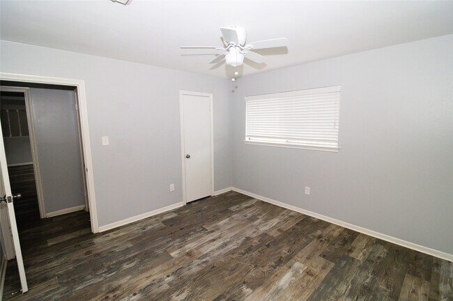 Building Photo - 1030 Montour Dr