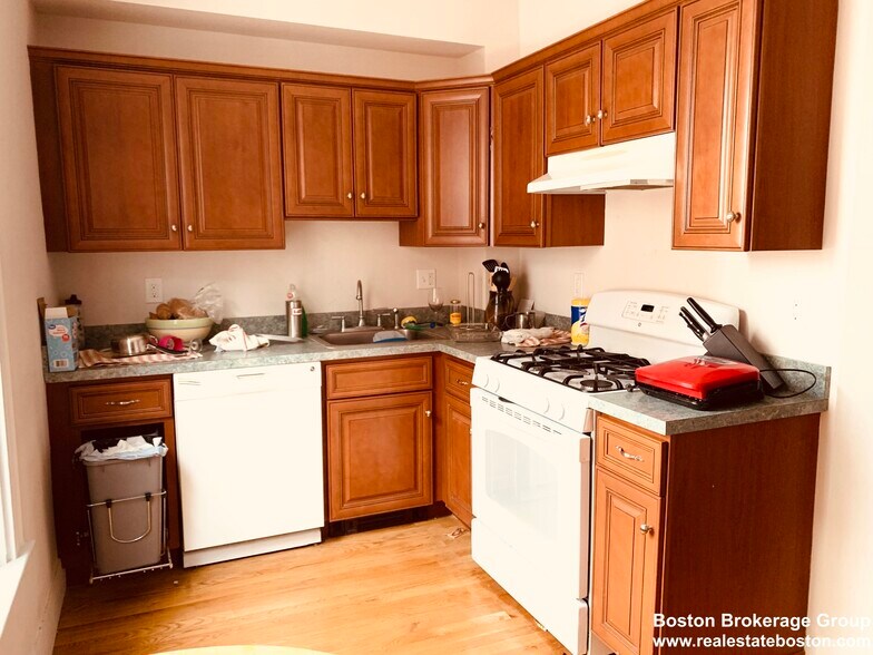 Building Photo - 22 Parker Hill Ave