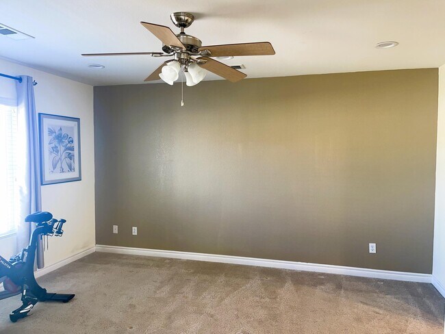 Building Photo - 37701 Tamarind Ct