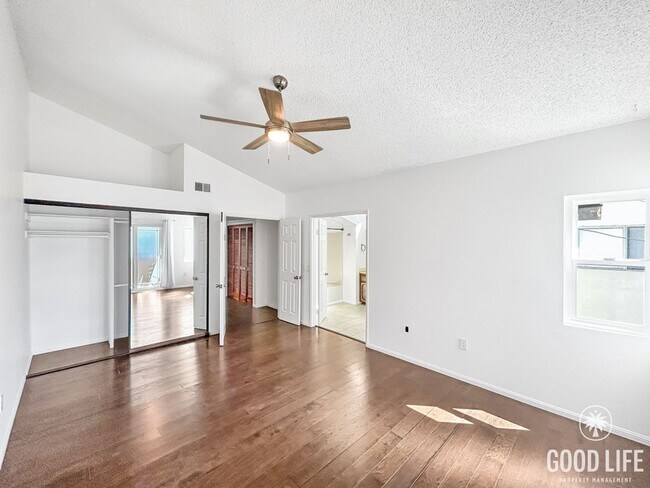 Building Photo - Great 2B/2.5BA Townhome in Kensington!