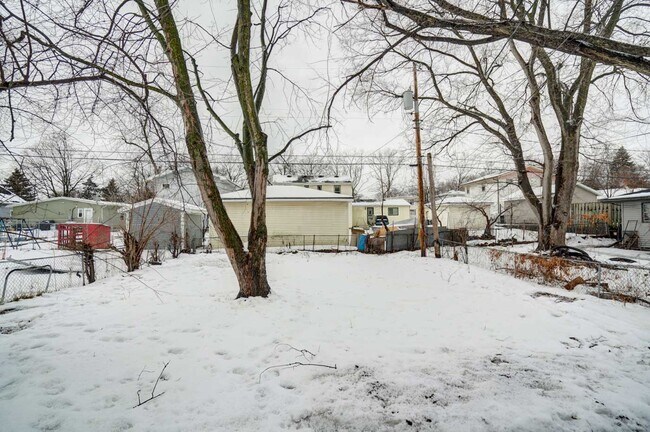 Building Photo - 1924 3rd Ave