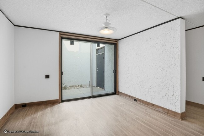 Building Photo - DOWNTOWN ~ Luxury Gene Leedy Townhouse ~ with Community Pool