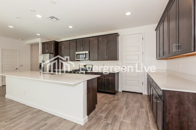 Building Photo - 10131 E Ulysses Ave