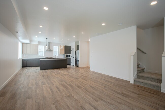 Great room - 493 W 620 N