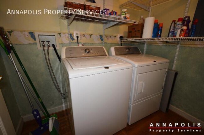Building Photo - 631 Admiral Dr