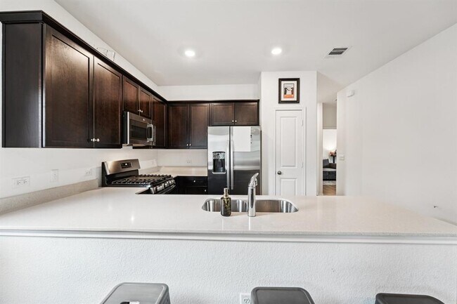 Building Photo - 6013 Eden Dr