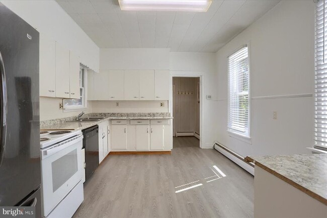 Building Photo - 307 Linden Ave
