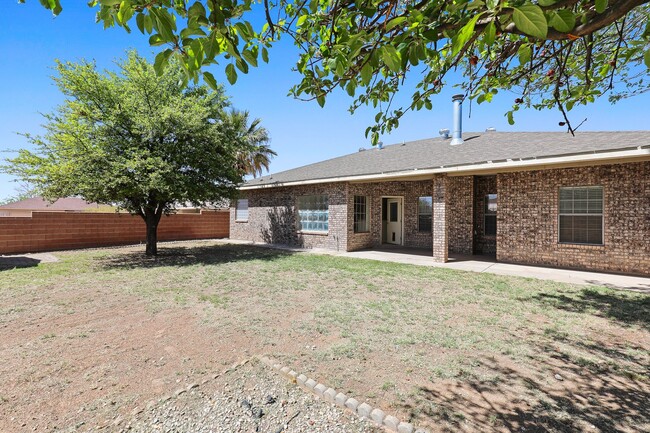 Building Photo - Conveniently Located 4 Bedroom 2 Bath Home