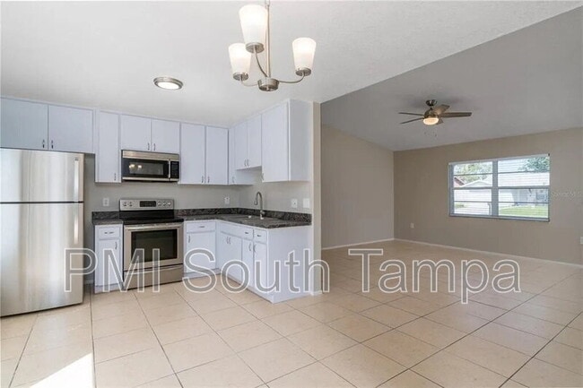 Building Photo - 1020 Pine Ridge Cir