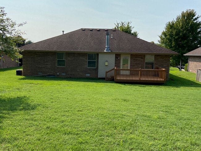 Building Photo - Great 3 BR, 2 Bath, 2 Car Garage Ranch located in SW Springfield.