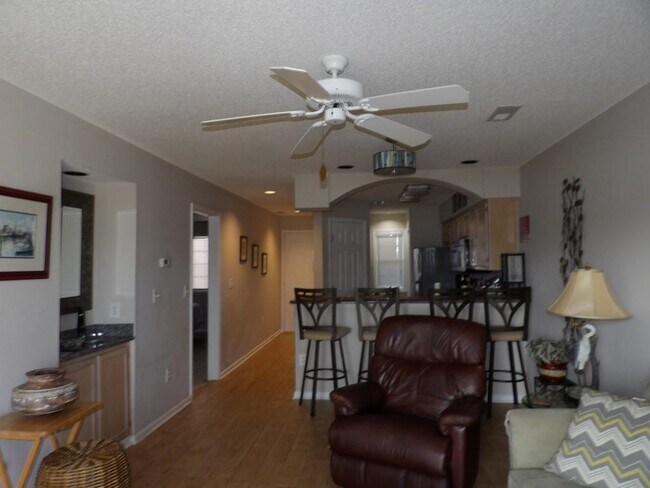 Building Photo - 4622 Greenbriar Dr