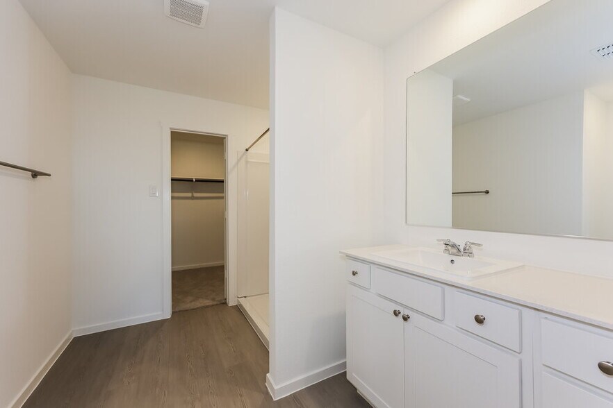 Building Photo - 100 Wild Rose Dr