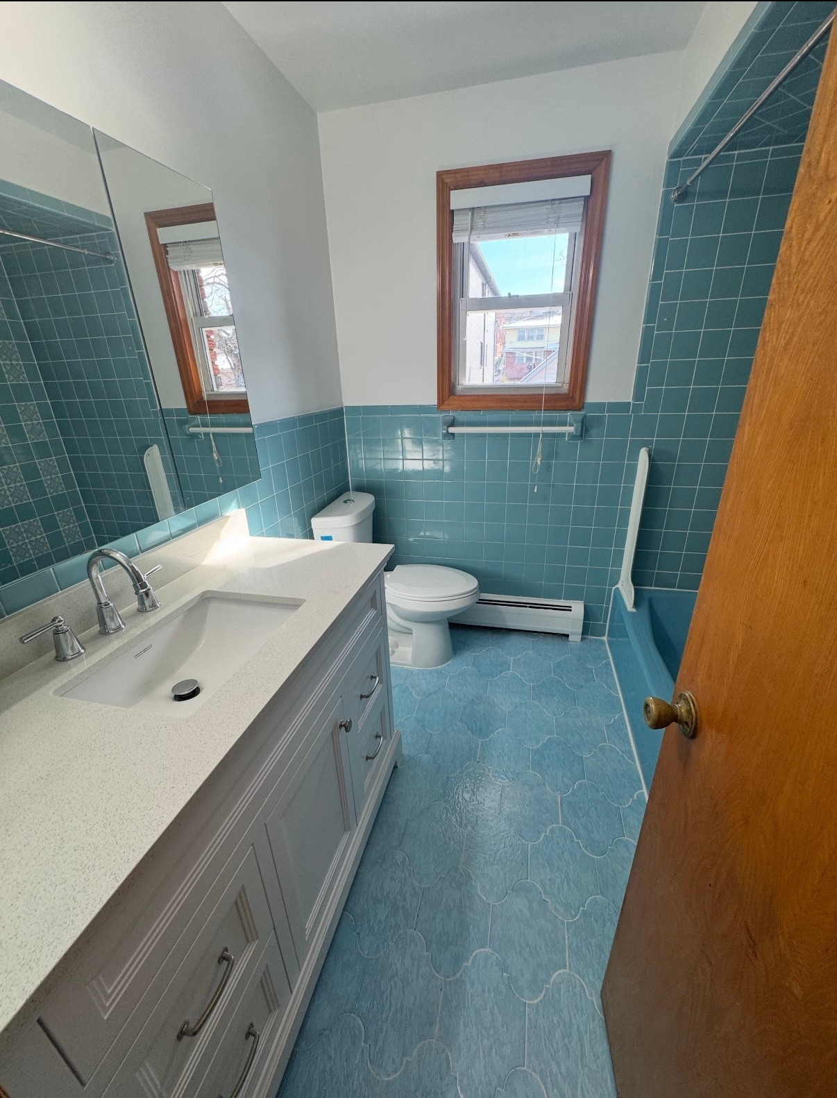 Building Photo - 208 6th St