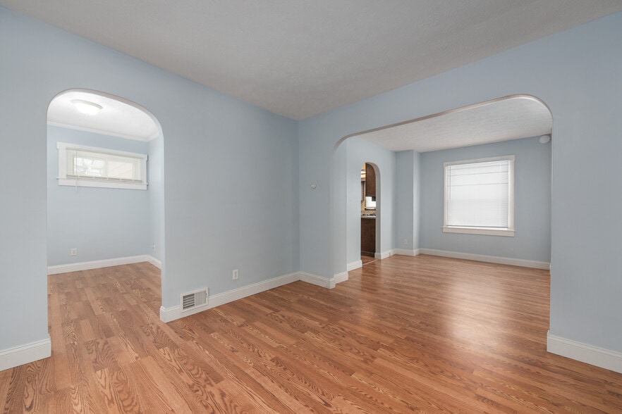 Building Photo - 247 E 248th St