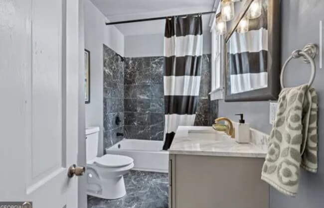 Building Photo - 657 E Henry St