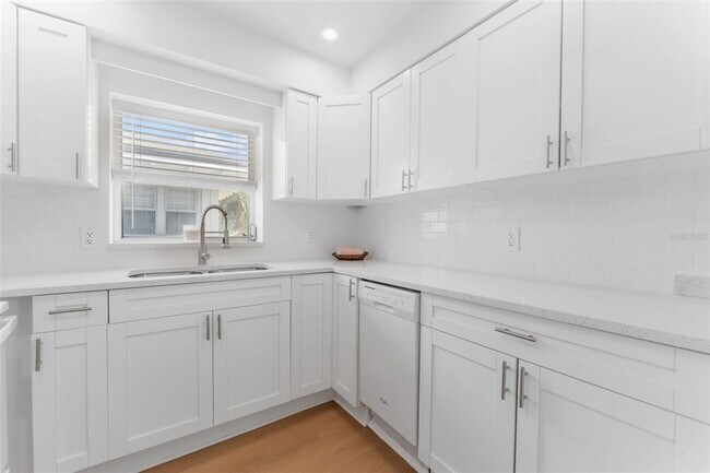 Building Photo - 125 8th Ave NE