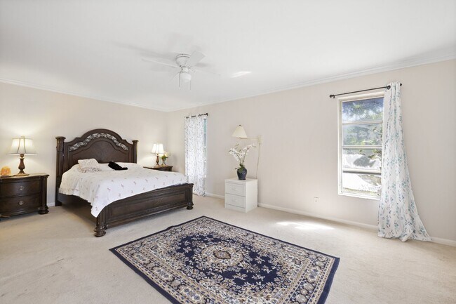 Building Photo - Flamingo Estates - single family home, close to Downtown and pet friendly!