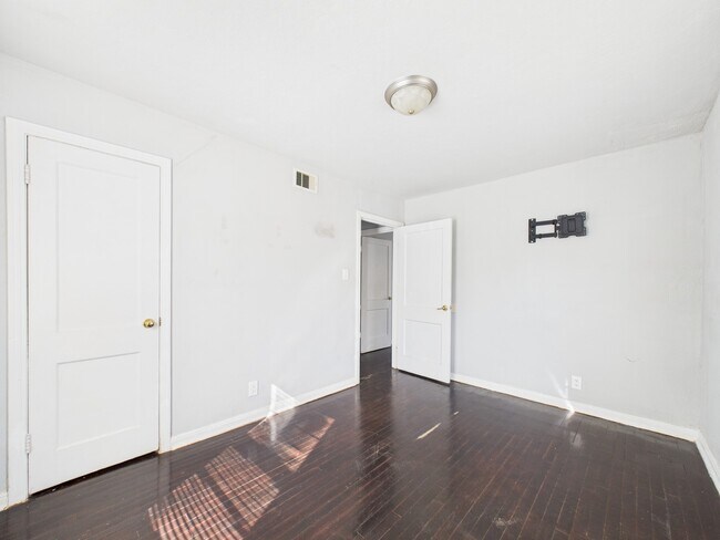 Building Photo - 3814 Luca St