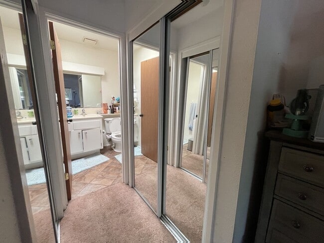 Building Photo - 405 Jardin Pl