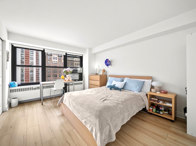 Building Photo - 6118 N Sheridan Rd