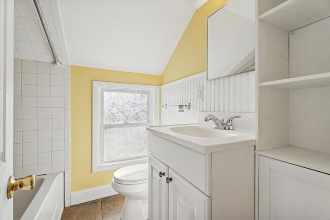 Building Photo - Charming 2-Bedroom Single-Family Home with off Street Parking