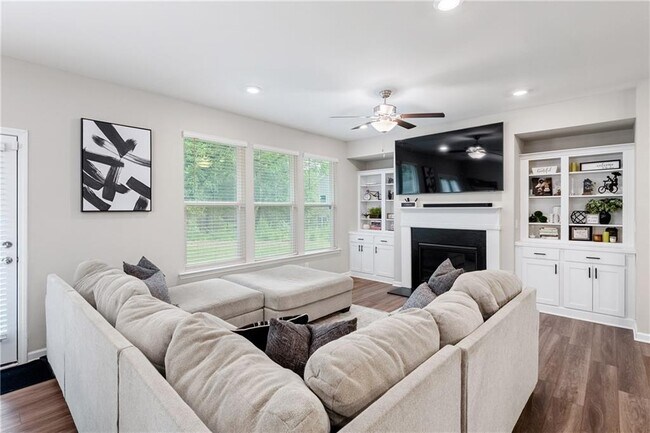 Building Photo - 3363 Park Pointe Cir