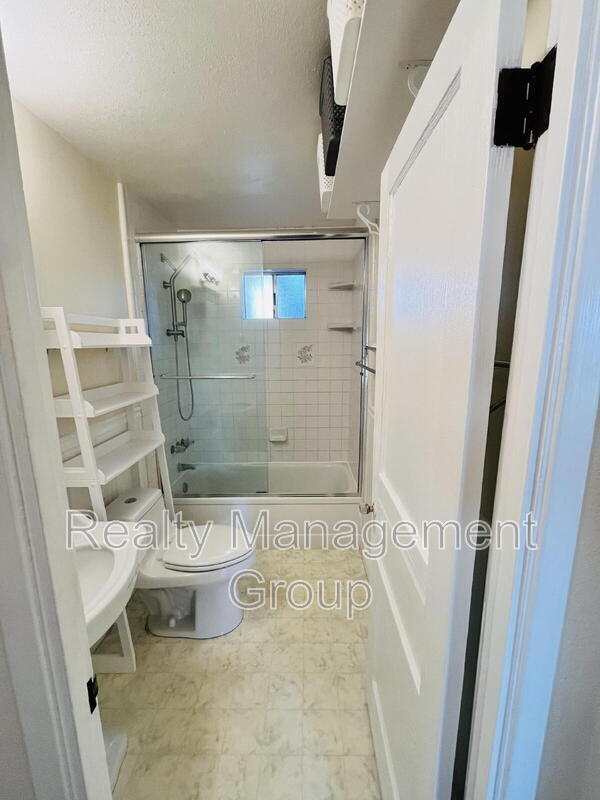 Building Photo - 246 Loma Vista Pl