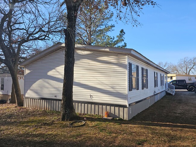 Building Photo - 3 bed 2 bath Double Wide Mobile Home In Qu...