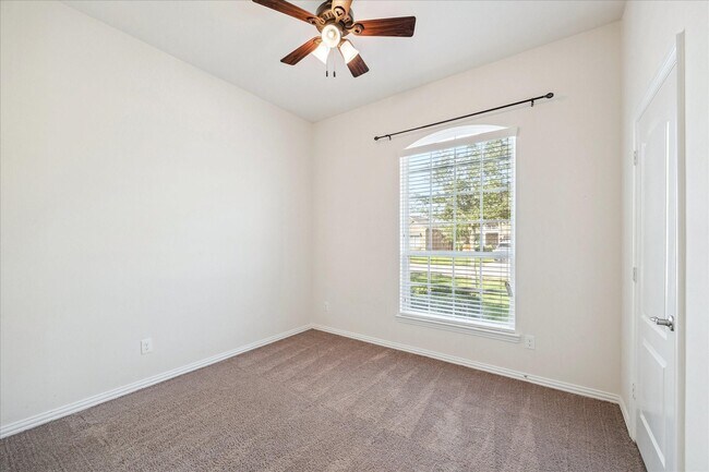 Building Photo - 205 Brookwood Park Ln