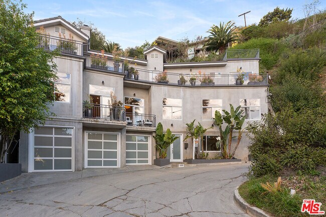 Building Photo - 2333 Vasanta Way