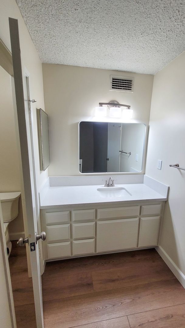 Building Photo - Remodeled Upstairs 2 Bed 2 Bath Condo with...