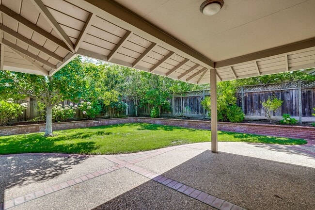 Building Photo - Excellent 3 Bedroom 2 Bath In A Great Neig...