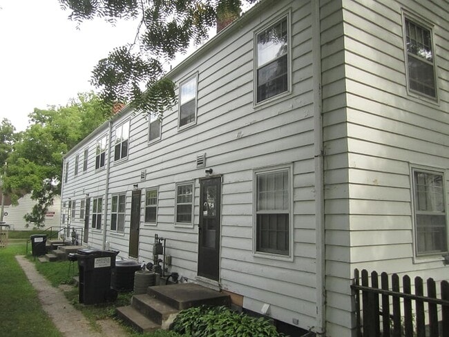 Building Photo - 2407 Knapp St