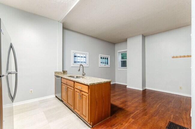 Building Photo - 1518 Worthington St