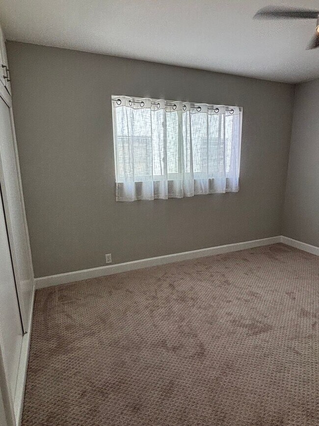 Building Photo - 1 Bedroom available now!