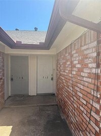Building Photo - 708 E Pecan St