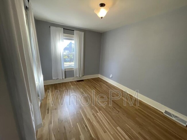Building Photo - 4909 Beach Ct