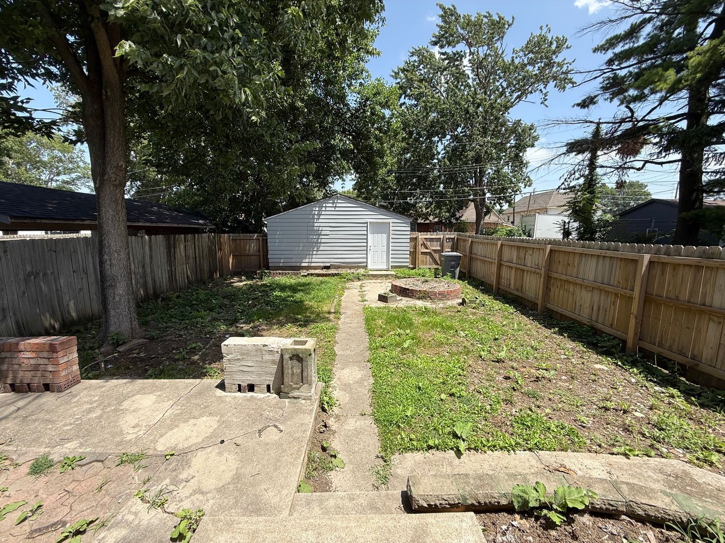 Building Photo - 523 N Alton Ave