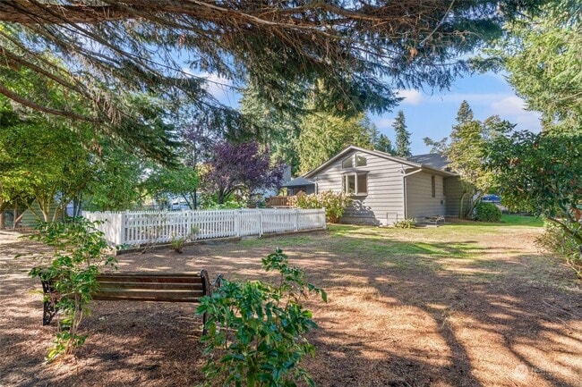 Building Photo - Spacious rambler-style 4 bed 2 bath house in Edmonds