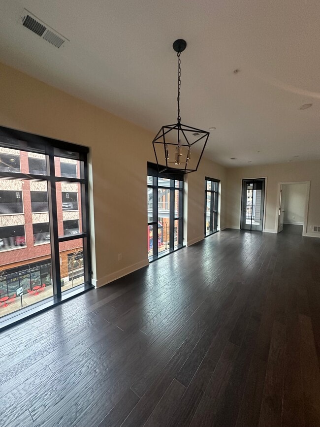 Building Photo - 6745 Longshore St