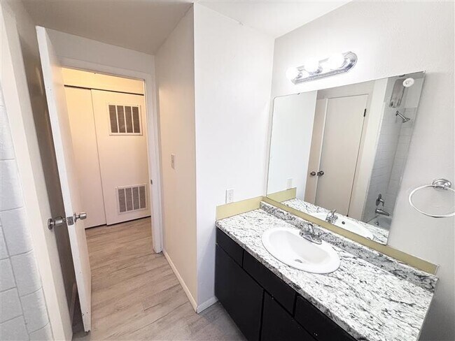 Building Photo - 325 W 100 S