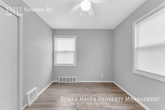 Building Photo - 13217 Havana Rd, Garfield Hts - Spacious 3...