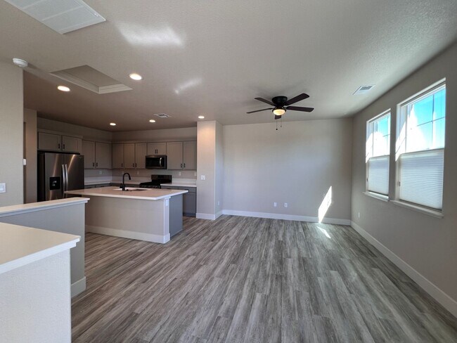 Building Photo - Charming & NEW! 2/2/2 Townhome in Gardnerv...