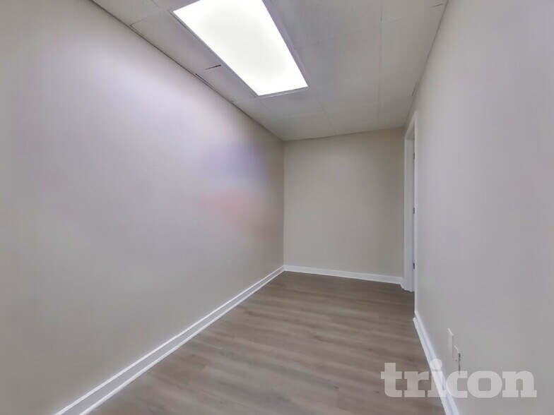 Building Photo - 2211 Ashton Dr