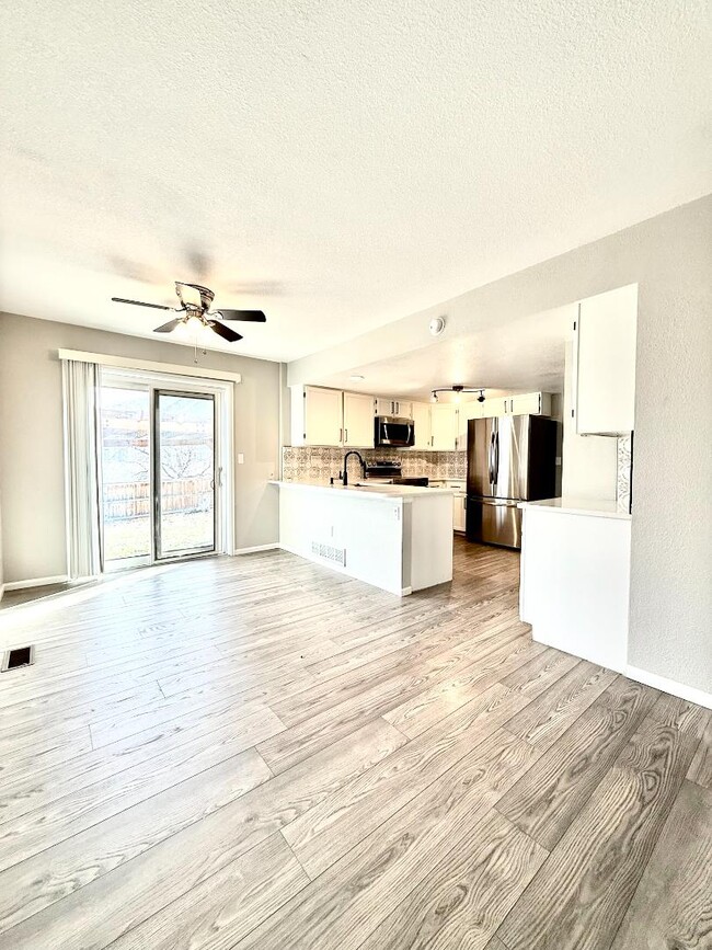 Building Photo - 1872 S Cathay Ct