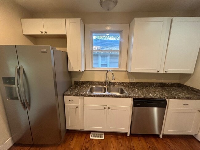 Building Photo - 1506 Charlton St