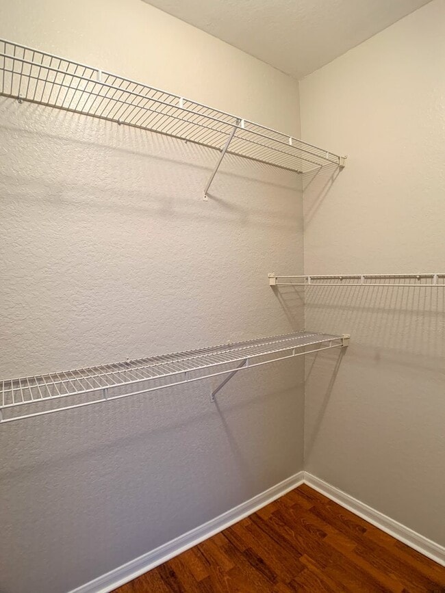 Building Photo - New listing 2/2 with pool view